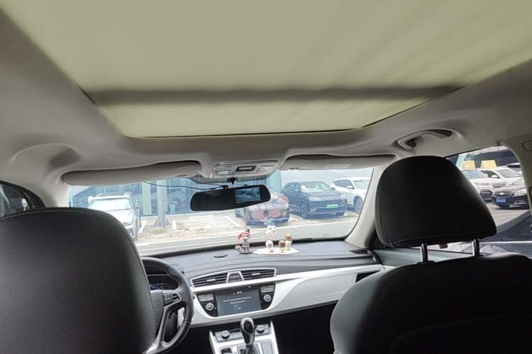 Used Geely Auto Emgrand X7 Sport 2018 1.8TD Automatic Two-Wheel Drive Smart Connect 4G Internet Edition Headliner
