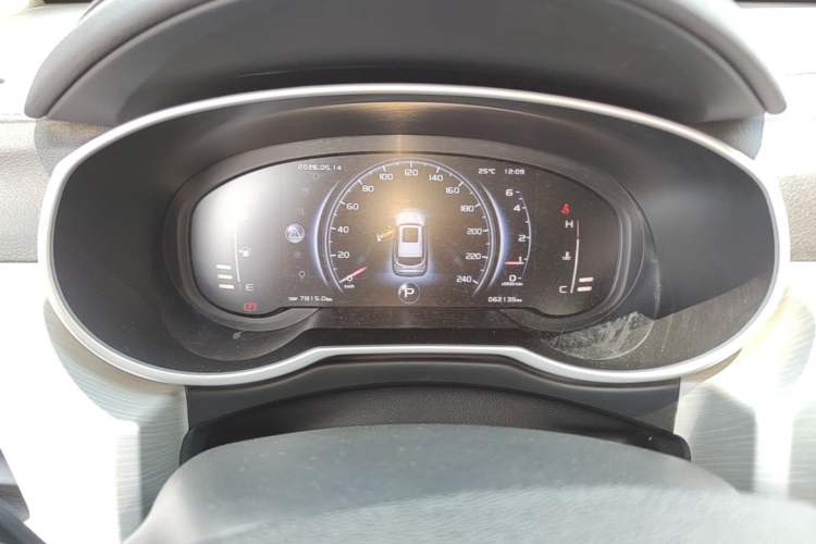 Used Geely Auto Emgrand X7 Sport 2018 1.8TD Automatic Two-Wheel Drive Smart Connect 4G Internet Edition Instrument Cluster