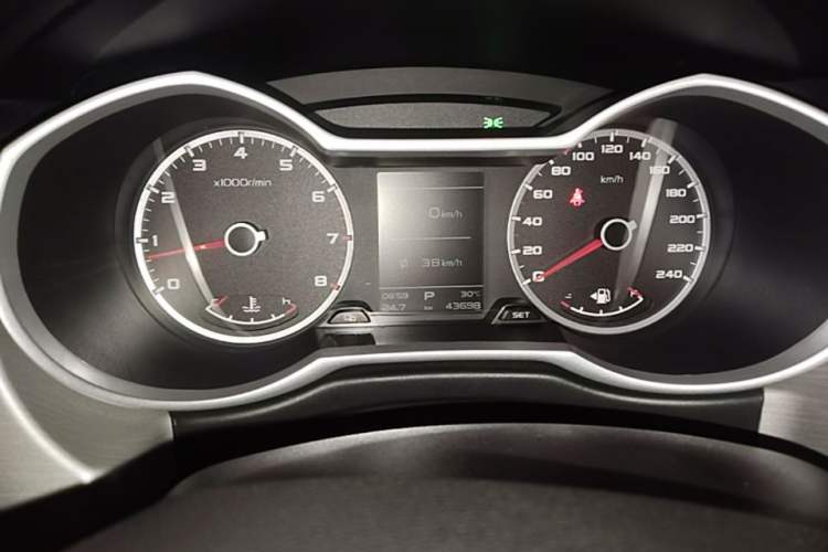 Used Geely Auto Emgrand X7 Sport 2018 1.8TD Automatic Two-Wheel Drive Zhiya Model Instrument Cluster