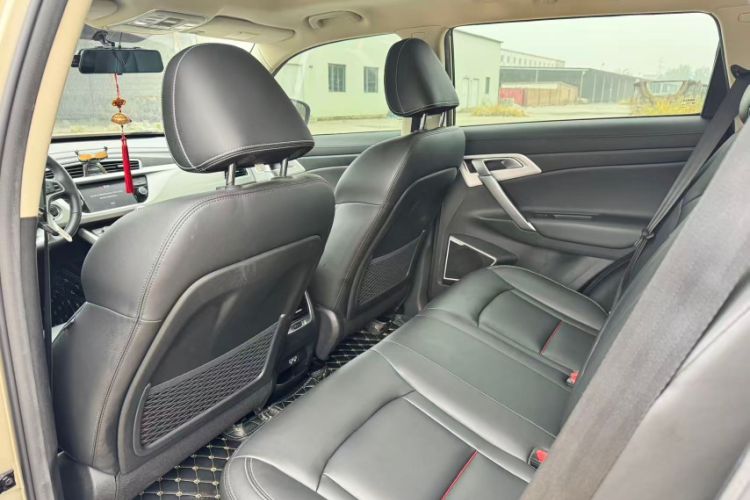 Used Geely Auto Emgrand X7 Sport 2018 1.8TD Automatic Two-Wheel Drive Smart Connect 4G Internet Edition Interior 2