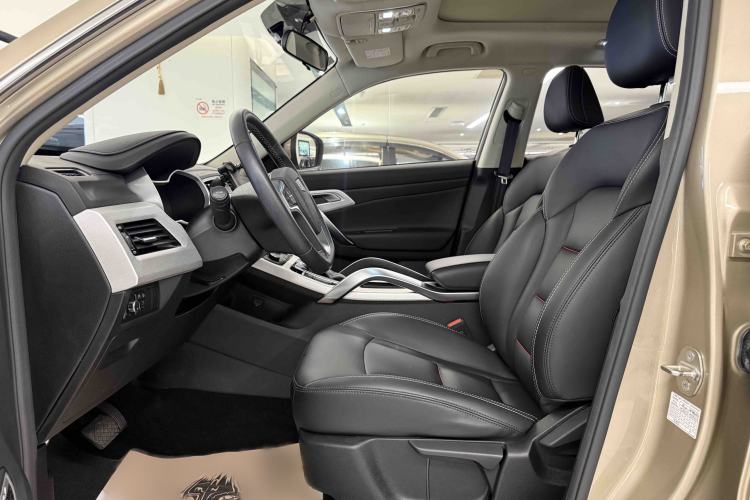 Used Geely Auto Emgrand X7 Sport 2018 1.8TD Automatic Two-Wheel Drive Zhiya Model Interior 2