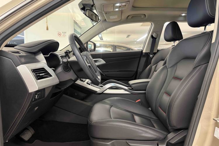 Used Geely Auto Emgrand X7 Sport 2018 1.8TD Automatic Two-Wheel Drive Zhiya Model Interior 4
