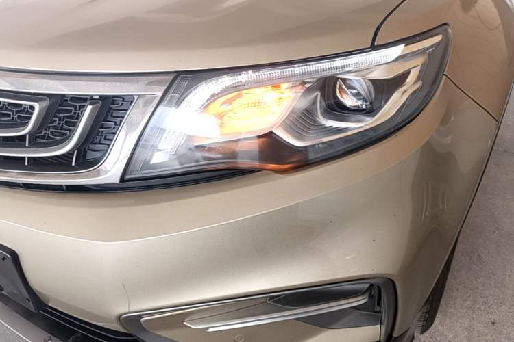 Used Geely Auto Emgrand X7 Sport 2018 1.8TD Automatic Two-Wheel Drive Smart Connect 4G Internet Edition Left Front Headlight