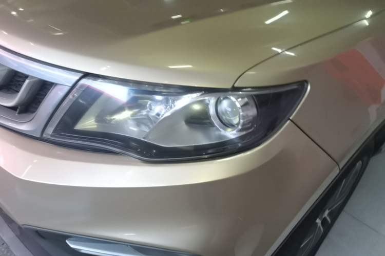 Used Geely Auto Emgrand X7 Sport 2018 1.8TD Automatic Two-Wheel Drive Zhiya Model Left Front Headlight