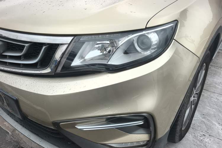Used Geely Auto Emgrand X7 Sport 2018 1.8TD Automatic Two-Wheel Drive Zhiya Model Left Front Headlight