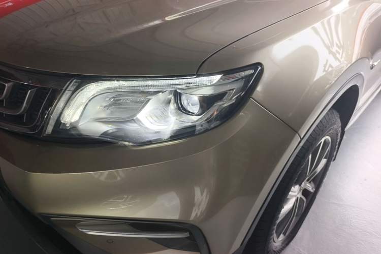 Used Geely Auto Emgrand X7 Sport 2018 1.8TD Automatic Two-Wheel Drive Smart Connect 4G Internet Edition Left Front Headlight
