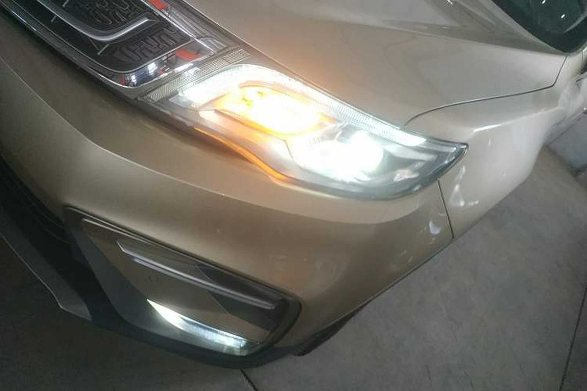 Used Geely Auto Emgrand X7 Sport 2018 1.8TD Automatic Two-Wheel Drive Smart Connect 4G Internet Edition Left Front Headlight