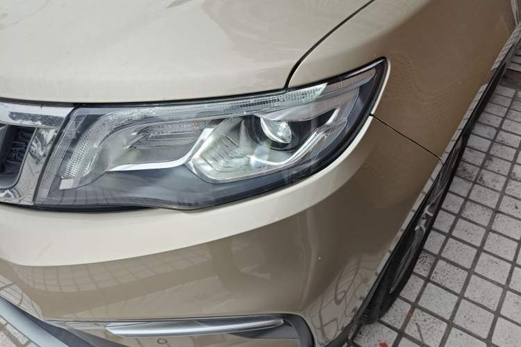 Used Geely Auto Emgrand X7 Sport 2018 1.8TD Automatic Two-Wheel Drive Smart 4G Connected Version Left Front Headlight