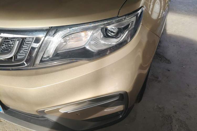 Used Geely Auto Emgrand X7 Sport 2018 1.8TD Automatic Two-Wheel Drive Smart Connect 4G Internet Edition Left Front Headlight