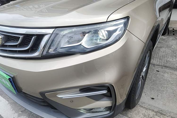 Used Geely Auto Emgrand X7 Sport 2018 1.8TD Automatic Two-Wheel Drive Smart Connect 4G Internet Edition Left Front Headlight