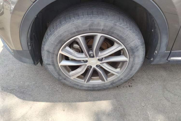 Used Geely Auto Emgrand X7 Sport 2018 1.8TD Automatic Two-Wheel Drive Smart Connect 4G Internet Edition Left Front Wheel Hub