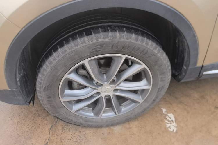 Used Geely Auto Emgrand X7 Sport 2018 1.8TD Automatic Two-Wheel Drive Smart Connect 4G Internet Edition Left Front Wheel Hub