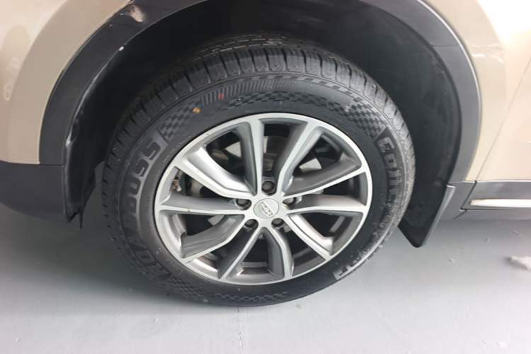 Used Geely Auto Emgrand X7 Sport 2018 1.8TD Automatic Two-Wheel Drive Smart Connect 4G Internet Edition Left Front Wheel Hub