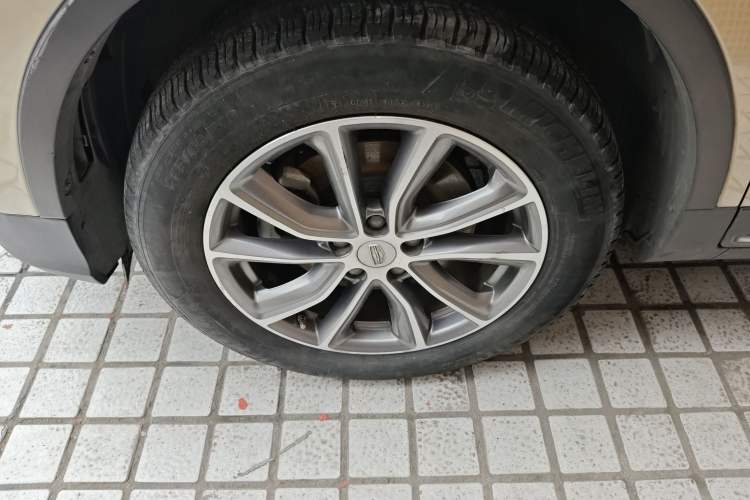 Used Geely Auto Emgrand X7 Sport 2018 1.8TD Automatic Two-Wheel Drive Smart 4G Connected Version Left Front Wheel Hub
