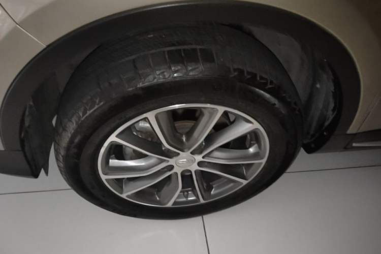 Used Geely Auto Emgrand X7 Sport 2018 1.8TD Automatic Two-Wheel Drive Zhiya Model Left Front Wheel Hub