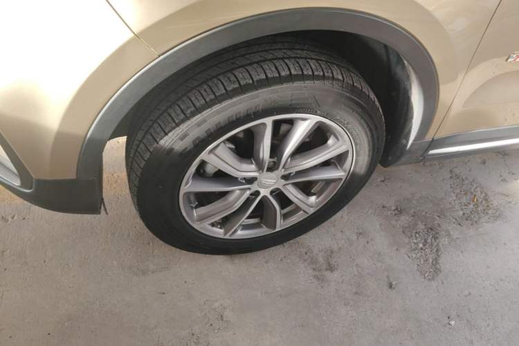 Used Geely Auto Emgrand X7 Sport 2018 1.8TD Automatic Two-Wheel Drive Smart Connect 4G Internet Edition Left Front Wheel Hub