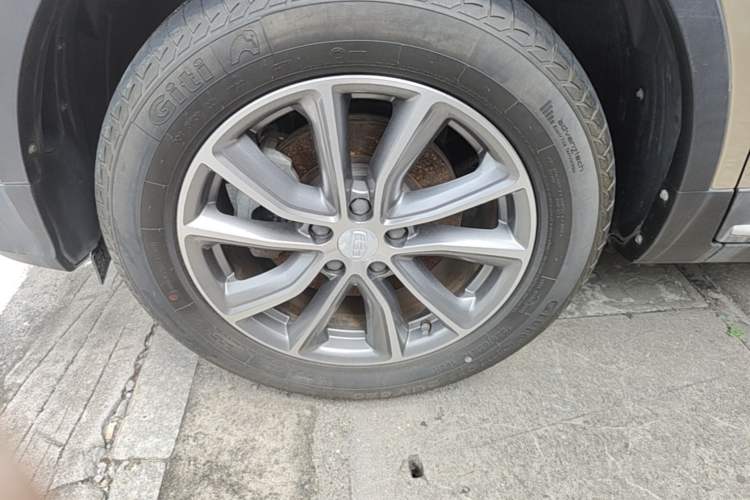 Used Geely Auto Emgrand X7 Sport 2018 1.8TD Automatic Two-Wheel Drive Smart Connect 4G Internet Edition Left Front Wheel Hub