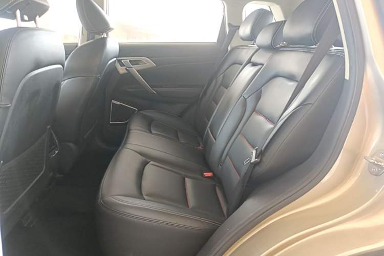 Used Geely Auto Emgrand X7 Sport 2018 1.8TD Automatic Two-Wheel Drive Smart Connect 4G Internet Edition Left Rear Seat