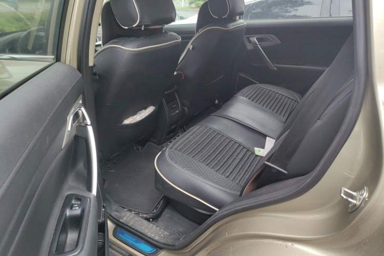 Used Geely Auto Emgrand X7 Sport 2018 1.8TD Automatic Two-Wheel Drive Smart Connect 4G Internet Edition Left Rear Seat