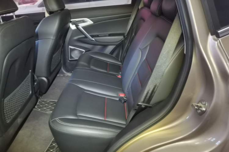 Used Geely Auto Emgrand X7 Sport 2018 1.8TD Automatic Two-Wheel Drive Zhiya Model Left Rear Seat