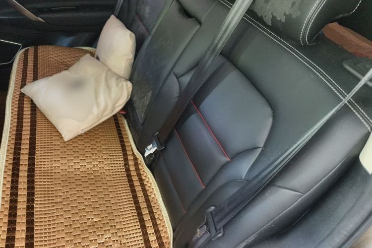 Used Geely Auto Emgrand X7 Sport 2018 1.8TD Automatic Two-Wheel Drive Smart 4G Connected Version Left Rear Seat