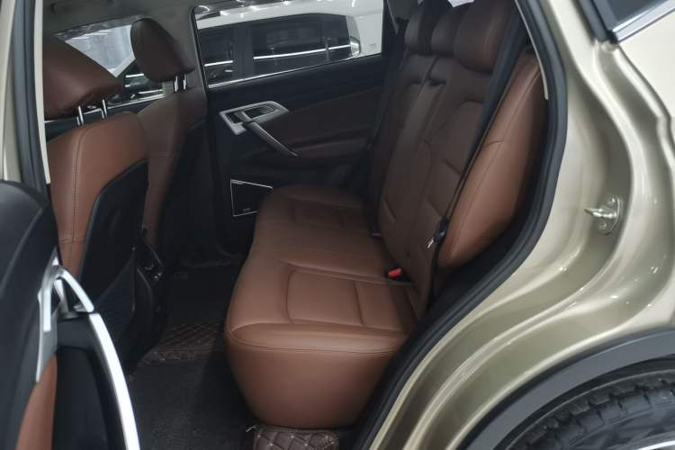 Used Geely Auto Emgrand X7 Sport 2018 1.8TD Automatic All-Wheel-Drive ZhiZun Model with 4G Connectivity Left Rear Seat