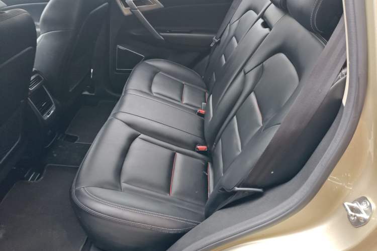 Used Geely Auto Emgrand X7 Sport 2018 1.8TD Automatic Two-Wheel Drive Smart 4G Connected Version Left Rear Seat