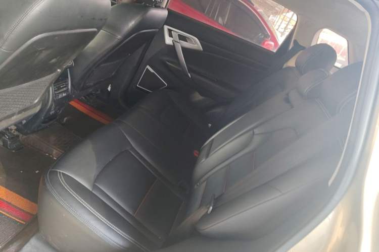 Used Geely Auto Emgrand X7 Sport 2018 1.8TD Automatic Two-Wheel Drive Smart Connect 4G Internet Edition Left Rear Seat