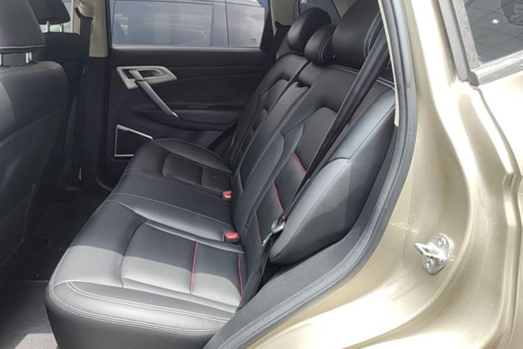 Used Geely Auto Emgrand X7 Sport 2018 1.8TD Automatic Two-Wheel Drive Smart Connect 4G Internet Edition Left Rear Seat