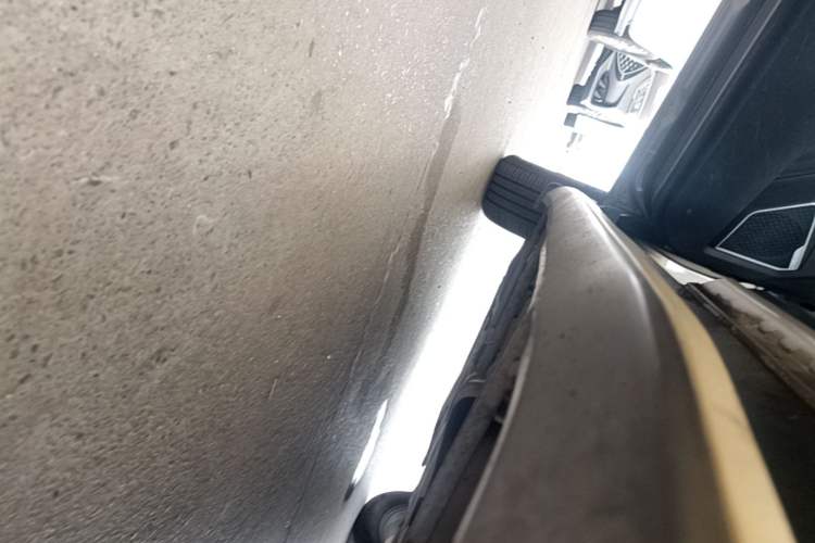 Used Geely Auto Emgrand X7 Sport 2018 1.8TD Automatic Two-Wheel Drive Smart Connect 4G Internet Edition Left Side Sill
