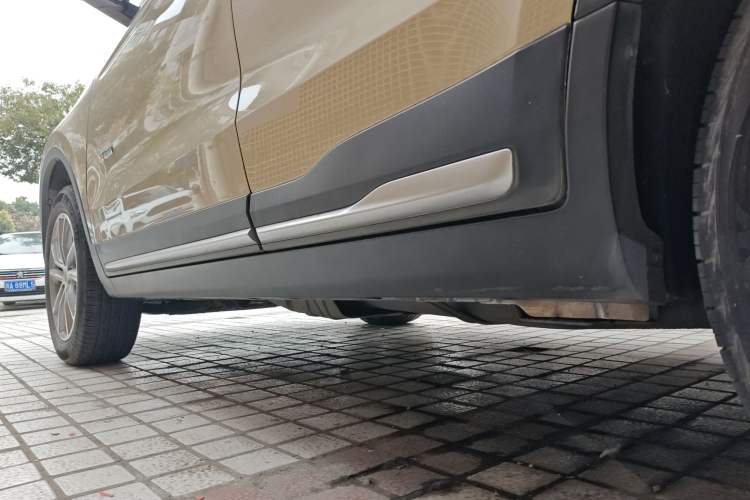 Used Geely Auto Emgrand X7 Sport 2018 1.8TD Automatic Two-Wheel Drive Smart 4G Connected Version Left Side Sill