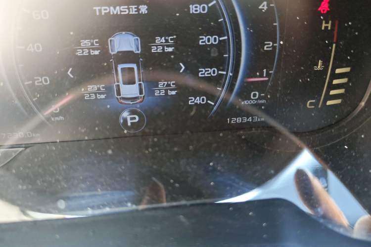 Used Geely Auto Emgrand X7 Sport 2018 1.8TD Automatic Two-Wheel Drive Smart Connect 4G Internet Edition Odometer Close Up