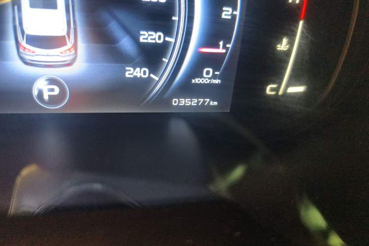 Used Geely Auto Emgrand X7 Sport 2018 1.8TD Automatic Two-Wheel Drive Smart 4G Connected Version Odometer Close Up