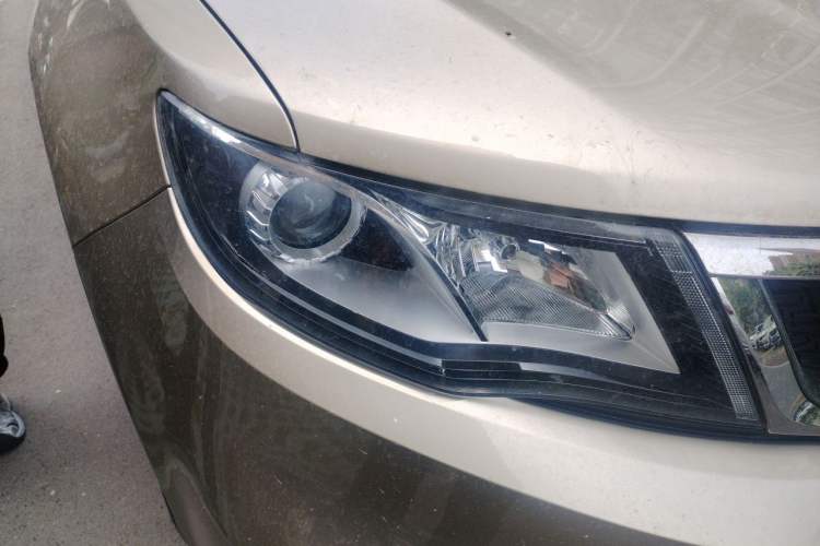 Used Geely Auto Emgrand X7 Sport 2018 1.8TD Manual Two-Wheel Drive Zhiya Model Right Front Headlight