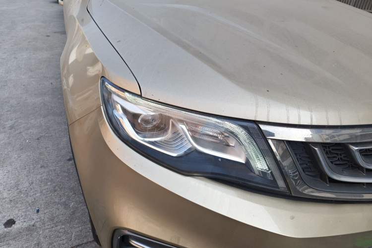 Used Geely Auto Emgrand X7 Sport 2018 1.8TD Automatic Two-Wheel Drive Smart Connect 4G Internet Edition Right Front Headlight