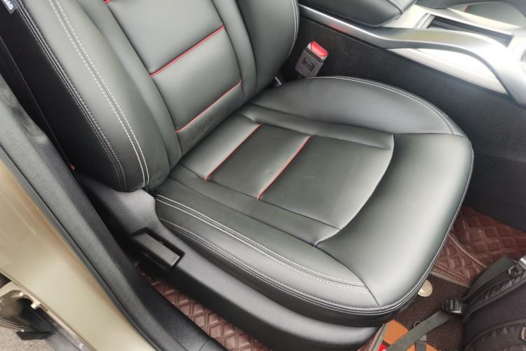 Used Geely Auto Emgrand X7 Sport 2018 1.8TD Automatic Two-Wheel Drive Smart Connect 4G Internet Edition Right Front Seat