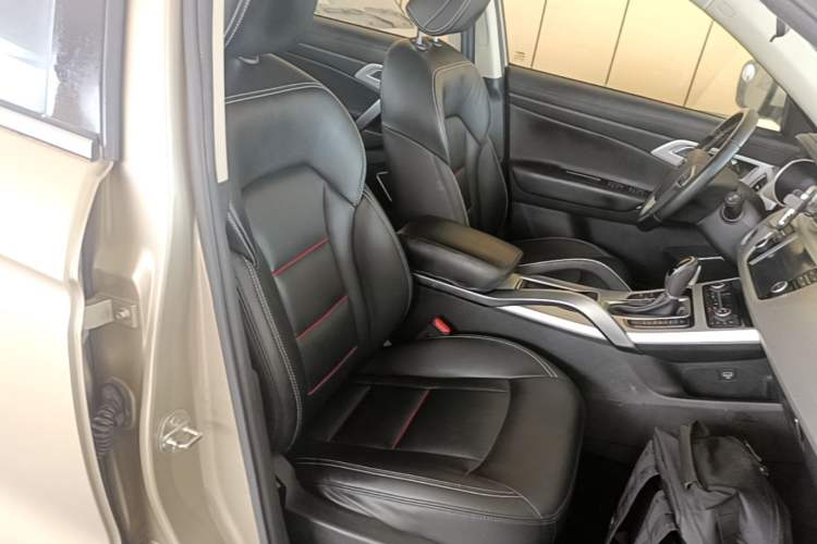 Used Geely Auto Emgrand X7 Sport 2018 1.8TD Automatic Two-Wheel Drive Smart Connect 4G Internet Edition Right Front Seat