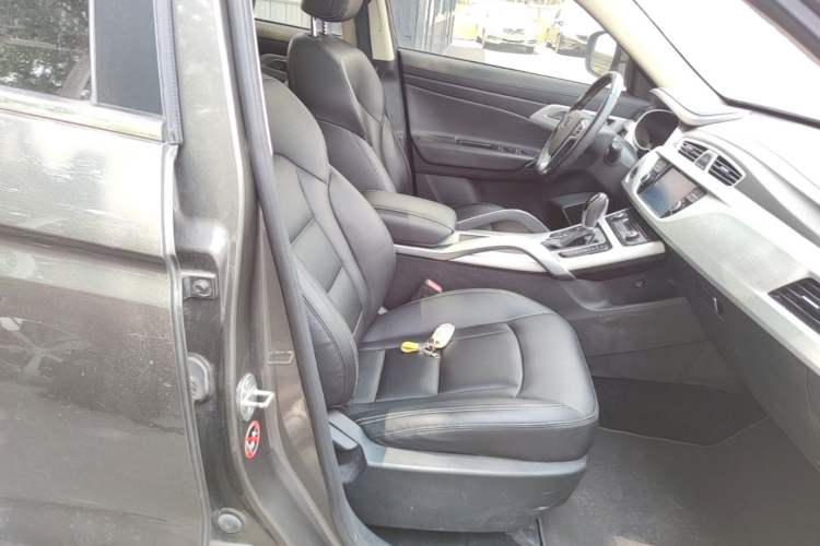 Used Geely Auto Emgrand X7 Sport 2018 1.8TD Automatic Two-Wheel Drive Smart Connect 4G Internet Edition Right Front Seat