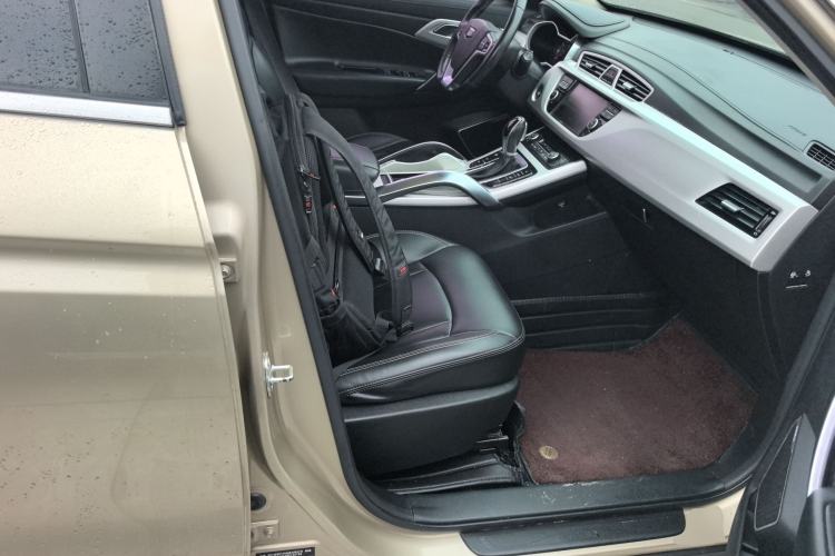Used Geely Auto Emgrand X7 Sport 2018 1.8TD Automatic Two-Wheel Drive Zhiya Model Right Front Seat