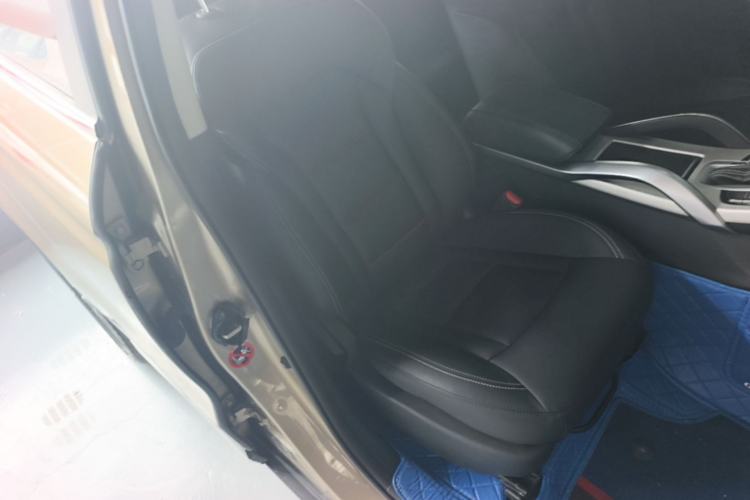 Used Geely Auto Emgrand X7 Sport 2018 1.8TD Automatic Two-Wheel Drive Smart Connect 4G Internet Edition Right Front Seat