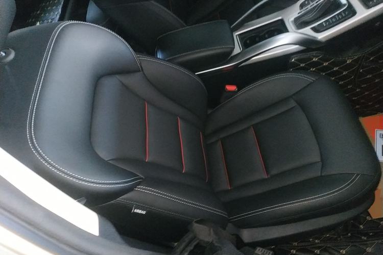 Used Geely Auto Emgrand X7 Sport 2018 1.8TD Automatic Two-Wheel Drive Smart Connect 4G Internet Edition Right Front Seat