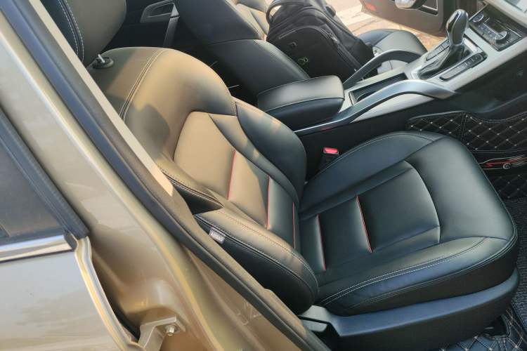Used Geely Auto Emgrand X7 Sport 2018 1.8TD Automatic Two-Wheel Drive Smart Connect 4G Internet Edition Right Front Seat