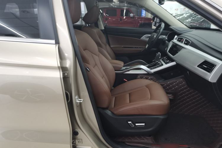 Used Geely Auto Emgrand X7 Sport 2018 1.8TD Automatic All-Wheel-Drive ZhiZun Model with 4G Connectivity Right Front Seat