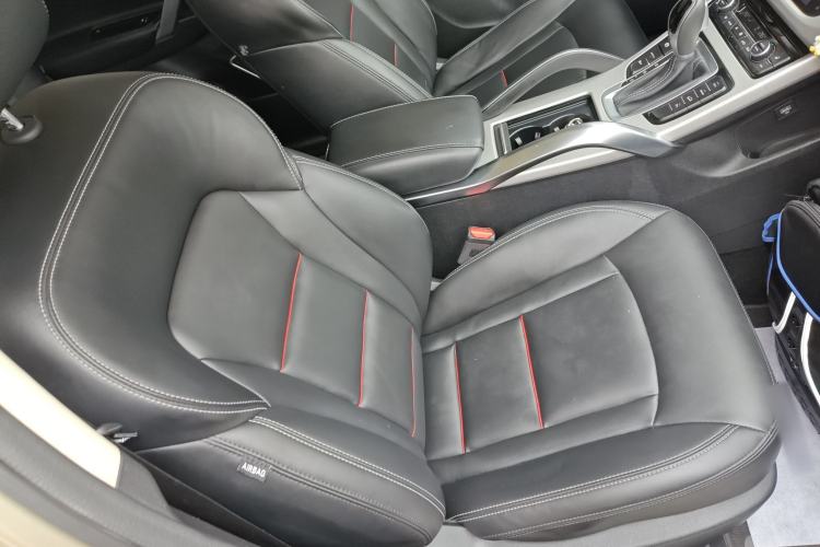 Used Geely Auto Emgrand X7 Sport 2018 1.8TD Automatic Two-Wheel Drive Smart 4G Connected Version Right Front Seat