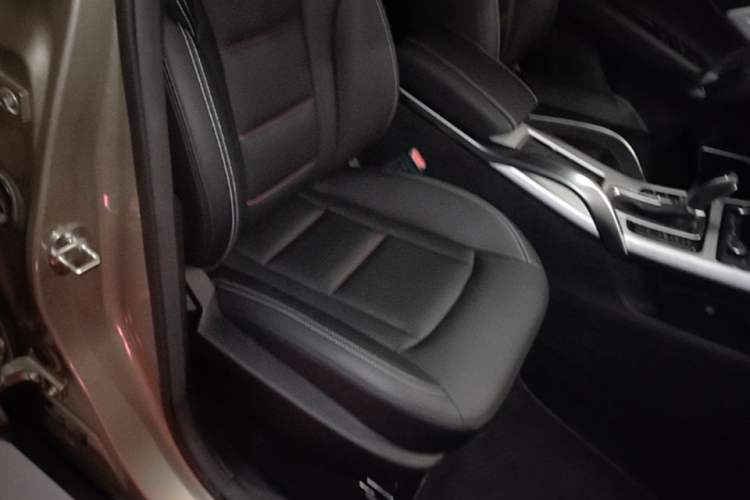Used Geely Auto Emgrand X7 Sport 2018 1.8TD Automatic Two-Wheel Drive Zhiya Model Right Front Seat