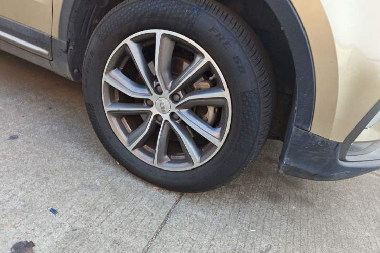 Used Geely Auto Emgrand X7 Sport 2018 1.8TD Automatic Two-Wheel Drive Smart Connect 4G Internet Edition Right Front Wheel Hub