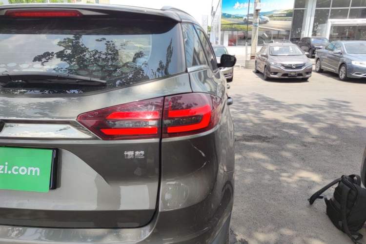 Used Geely Auto Emgrand X7 Sport 2018 1.8TD Automatic Two-Wheel Drive Smart Connect 4G Internet Edition Right Rear Taillight