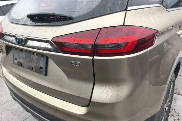 Used Geely Auto Emgrand X7 Sport 2018 1.8TD Automatic Two-Wheel Drive Zhiya Model Right Rear Taillight