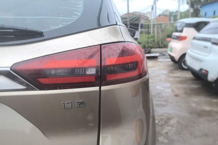 Used Geely Auto Emgrand X7 Sport 2018 1.8TD Automatic Two-Wheel Drive Smart Connect 4G Internet Edition Right Rear Taillight