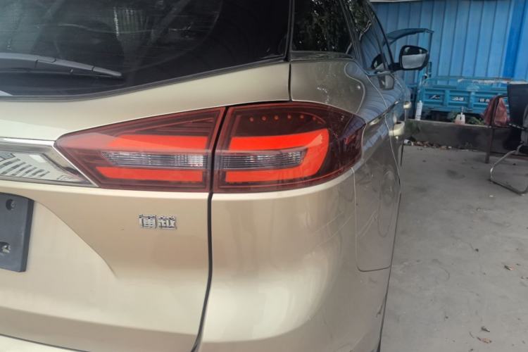 Used Geely Auto Emgrand X7 Sport 2018 1.8TD Automatic Two-Wheel Drive Smart 4G Connected Version Right Rear Taillight